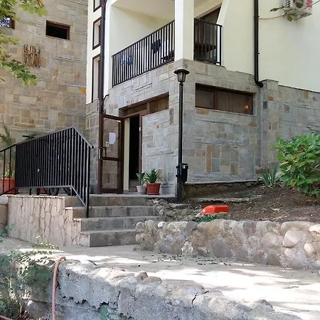 к-г луна к-с лонгоза комплекс лонгоза Guest house Byala (Varna)