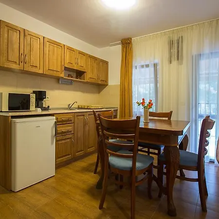 к-г луна к-с лонгоза комплекс лонгоза Guest house