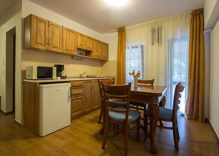 к-г луна к-с лонгоза комплекс лонгоза Pensión